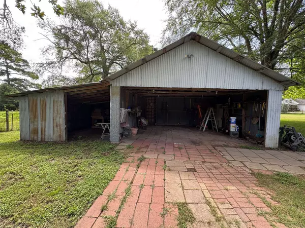 2300 Bowler RD, Waller, TX 77484