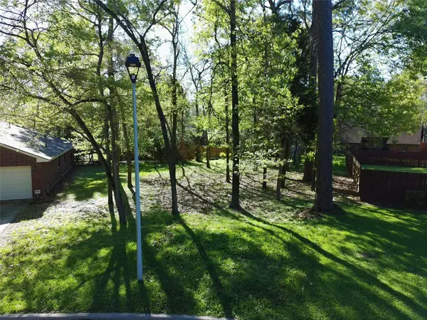 123 E Park DR, Montgomery, TX 77356