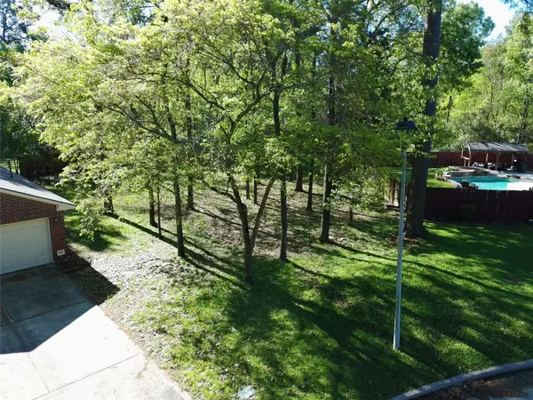 123 E Park DR, Montgomery, TX 77356