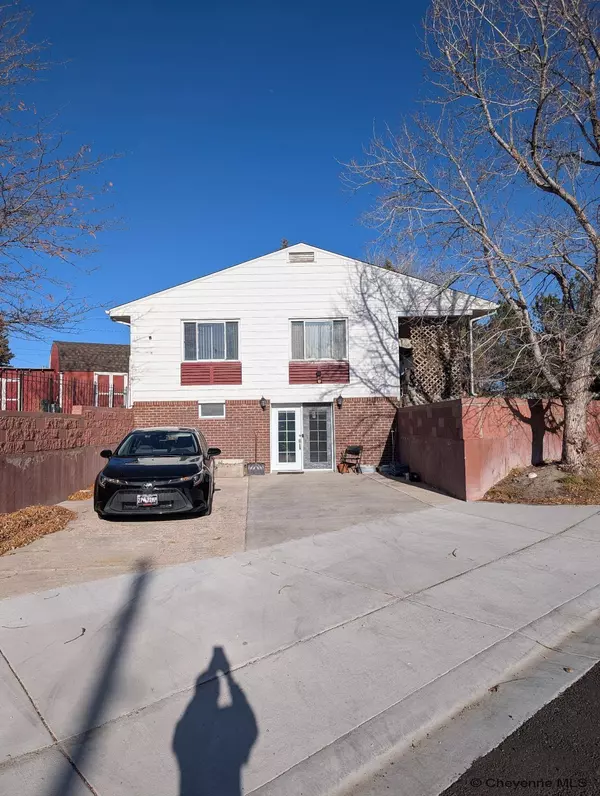 1502 ANDOVER DR, Cheyenne, WY 82001