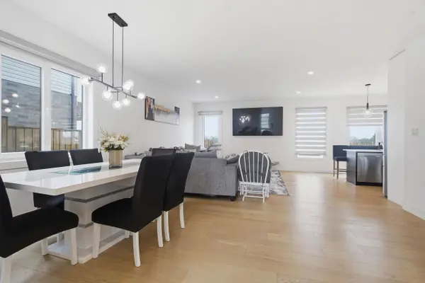 25 Alexander CIR, Strathroy-caradoc, ON N7G 0B4