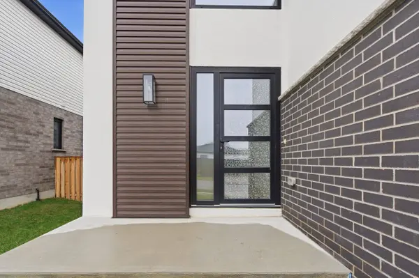 25 Alexander CIR, Strathroy-caradoc, ON N7G 0B4