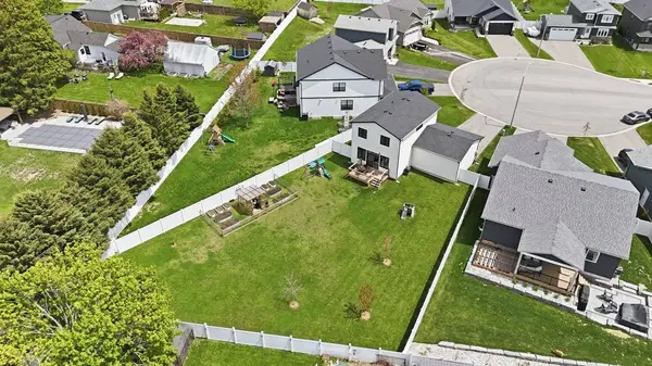 32 Helen CT, Central Elgin, ON N0L 1B0