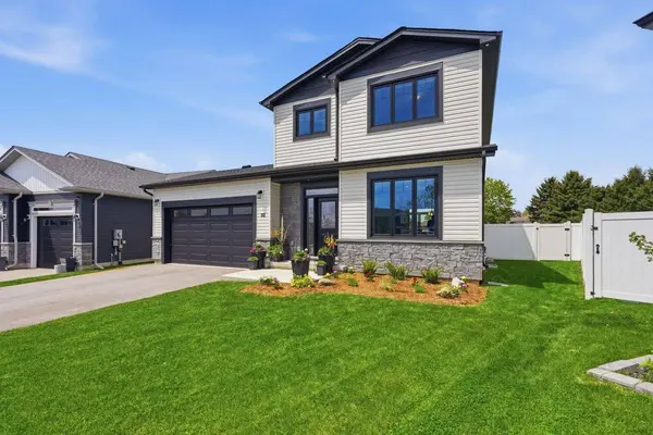 32 Helen CT, Central Elgin, ON N0L 1B0