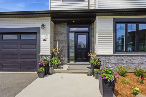 32 Helen CT, Central Elgin, ON N0L 1B0