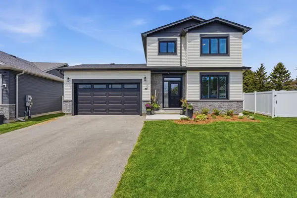 32 Helen CT, Central Elgin, ON N0L 1B0