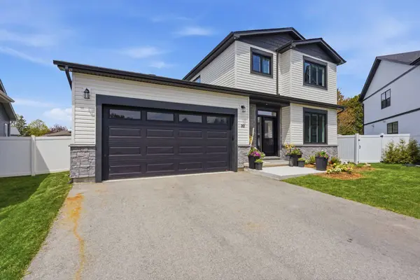 32 Helen CT, Central Elgin, ON N0L 1B0
