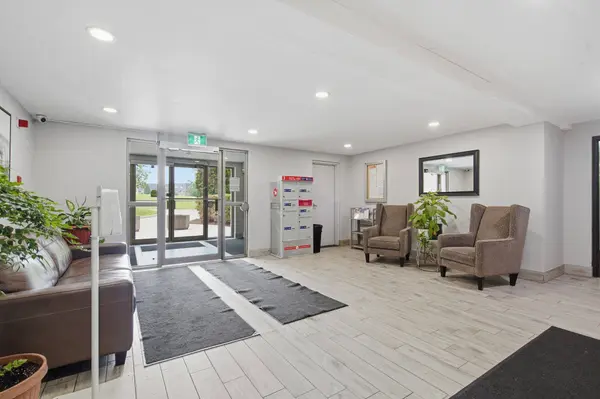 931 Wonderland RD S #302, London South, ON N6K 2X6