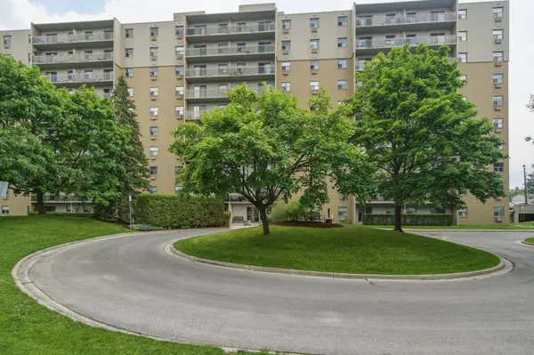 931 Wonderland RD S #302, London South, ON N6K 2X6