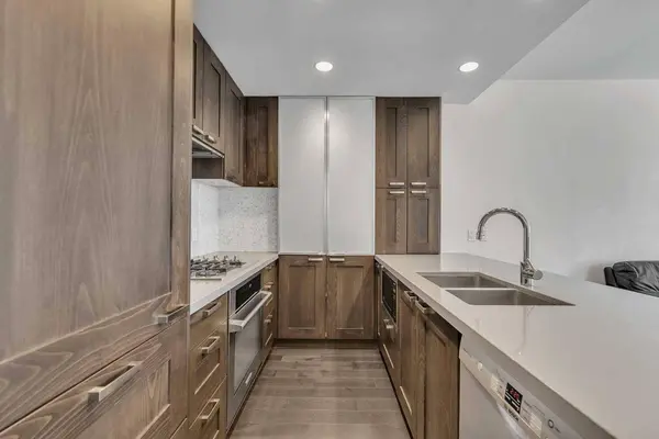 222 Riverfront AVE SW #1418, Calgary, AB T2P0W3