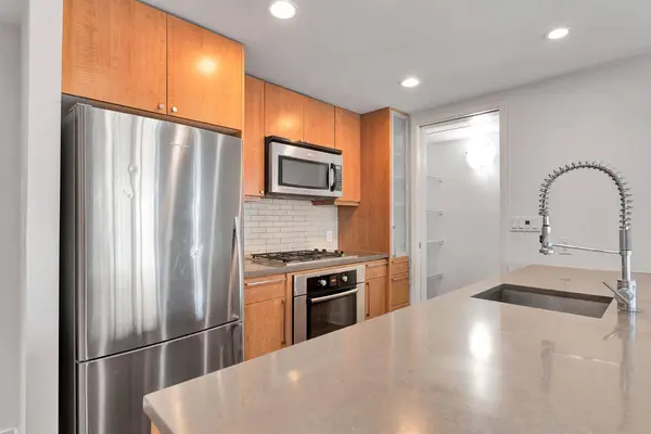 1118 12 AVE SW #901, Calgary, AB T2R 0P4