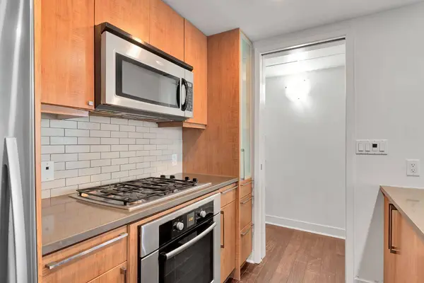 1118 12 AVE SW #901, Calgary, AB T2R 0P4