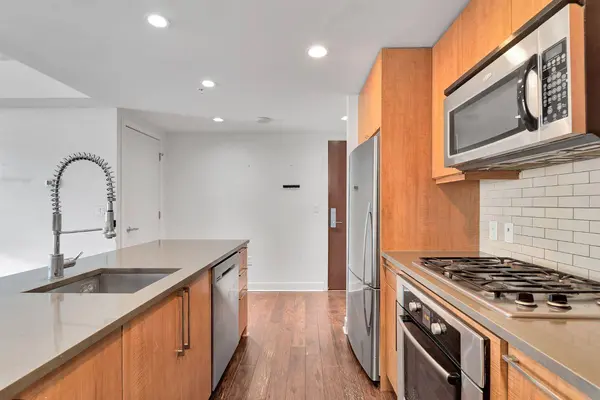 1118 12 AVE SW #901, Calgary, AB T2R 0P4