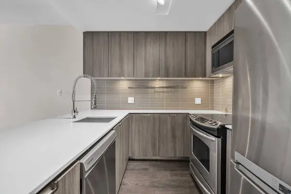 626 14 AVE SW #815, Calgary, AB T2R 0X4