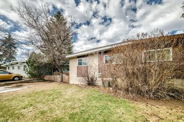 921 Mckinnon DR NE, Calgary, AB T2E7B5