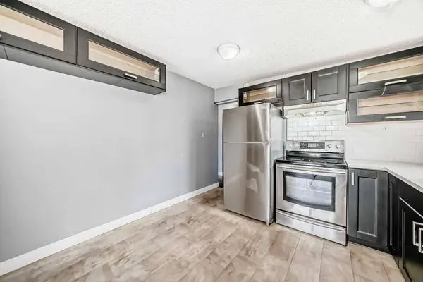 921 Mckinnon DR NE, Calgary, AB T2E7B5