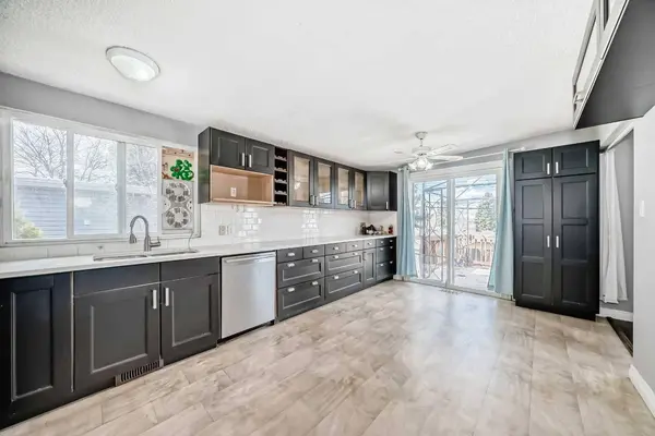 921 Mckinnon DR NE, Calgary, AB T2E7B5