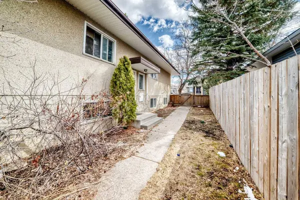 921 Mckinnon DR NE, Calgary, AB T2E7B5