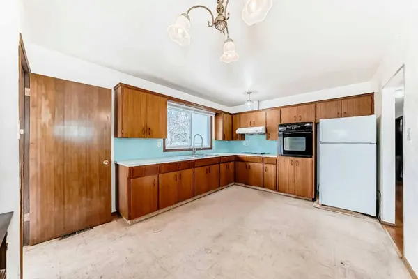 8623 Alanwood ST SE, Calgary, AB T2H 1R9