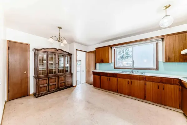 8623 Alanwood ST SE, Calgary, AB T2H 1R9