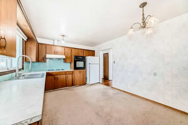 8623 Alanwood ST SE, Calgary, AB T2H 1R9