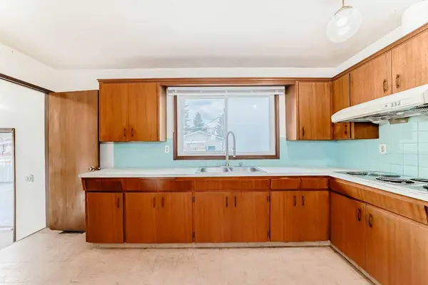 8623 Alanwood ST SE, Calgary, AB T2H 1R9