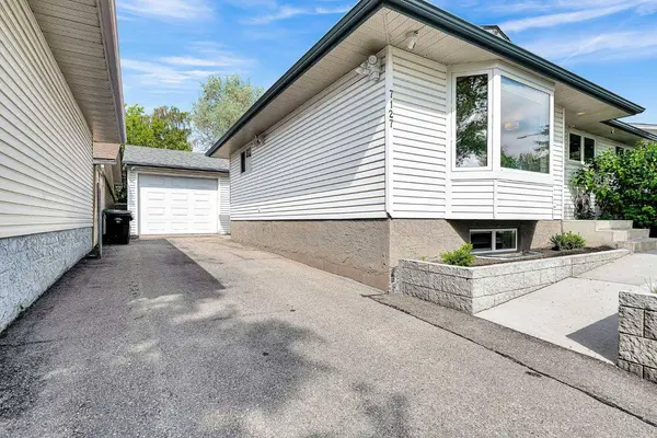 7127 18 ST SE, Calgary, AB T2C 1K2
