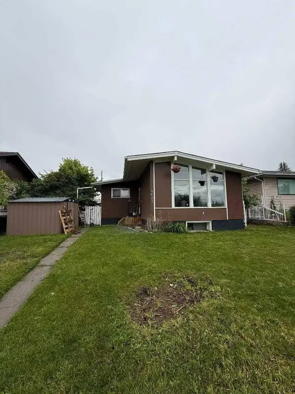 4603 Edmonton TRL NE, Calgary, AB T2E 3V7