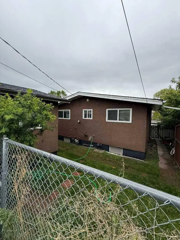 4603 Edmonton TRL NE, Calgary, AB T2E 3V7