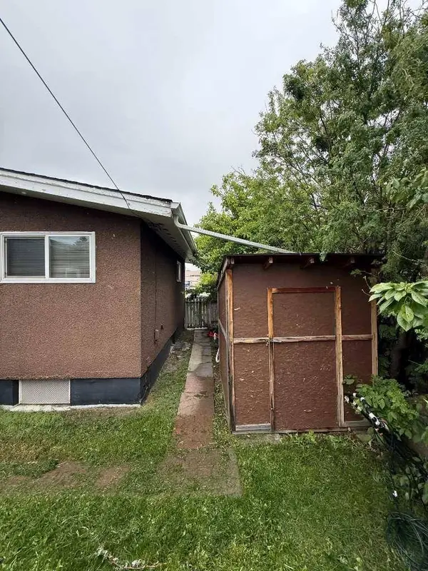 4603 Edmonton TRL NE, Calgary, AB T2E 3V7