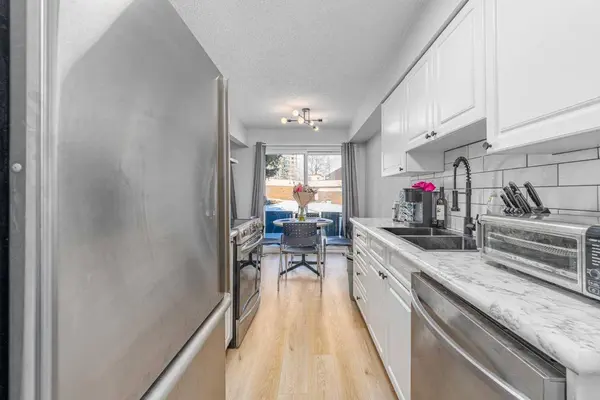 5315 53 AVE NW #1, Calgary, AB T3A 2E7