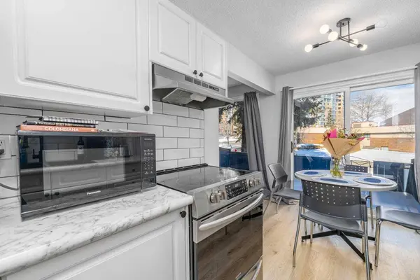 5315 53 AVE NW #1, Calgary, AB T3A 2E7