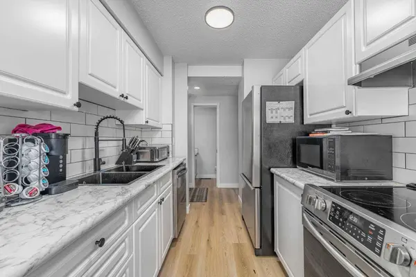 5315 53 AVE NW #1, Calgary, AB T3A 2E7