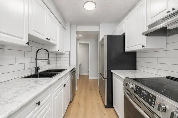 5315 53 AVE NW #1, Calgary, AB T3A 2E7