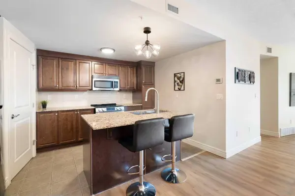 910 5 AVE SW #1906, Calgary, AB T2P 0C3