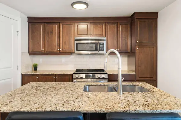 910 5 AVE SW #1906, Calgary, AB T2P 0C3
