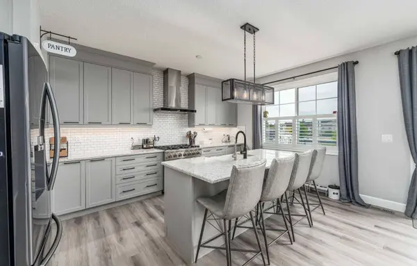46 SW Yorkstone WAY SW, Calgary, AB T2X0R4