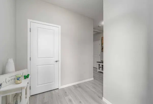 1040 Seton CIR SE, Calgary, AB T3M 2V9