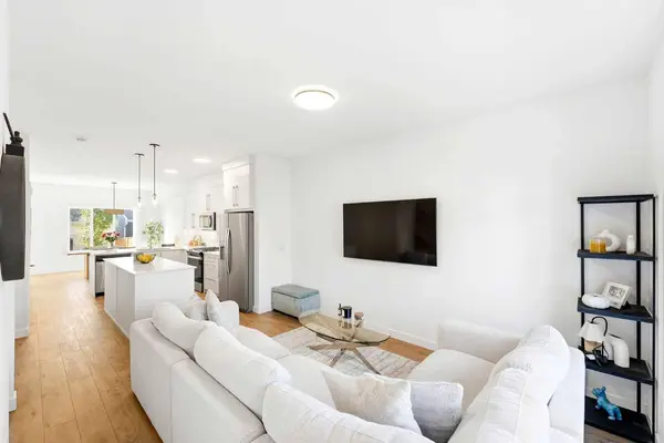 7395 202 AVE SE, Calgary, AB T3S0E8