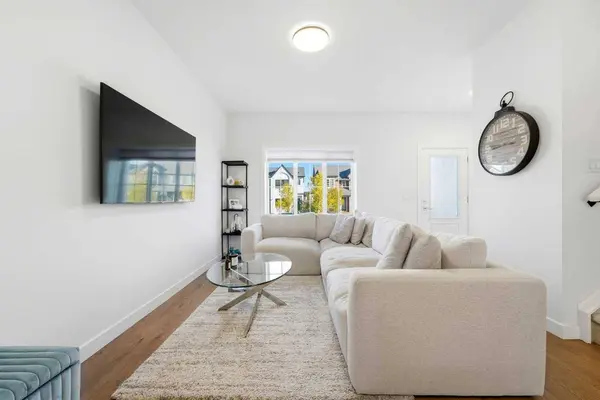 7395 202 AVE SE, Calgary, AB T3S0E8