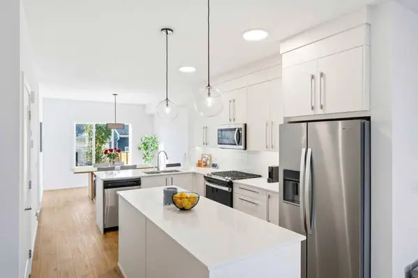 7395 202 AVE SE, Calgary, AB T3S0E8