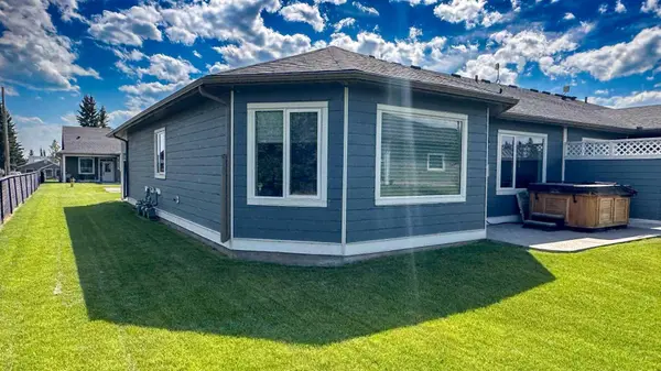 610 4 AVE SW #9, Sundre, AB T0M1X0