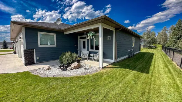 610 4 AVE SW #9, Sundre, AB T0M1X0