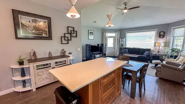 610 4 AVE SW #9, Sundre, AB T0M1X0