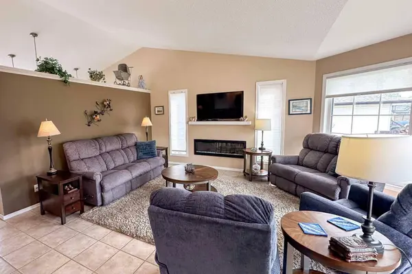 220 10 AVE NE, Sundre, AB T0M1X0