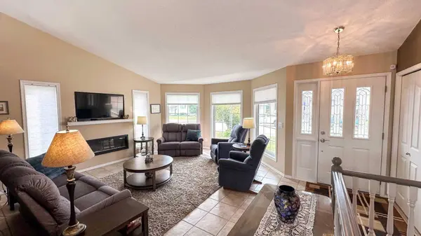 220 10 AVE NE, Sundre, AB T0M1X0