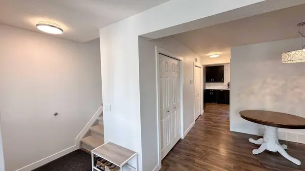 405 1 AVE NW, Sundre, AB T0M 1X0
