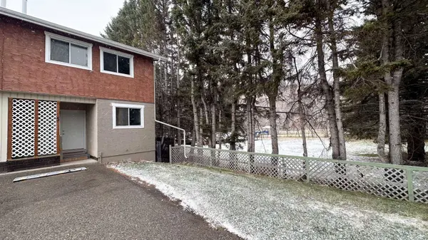 420 Centre ST N #5, Sundre, AB T0M1X0