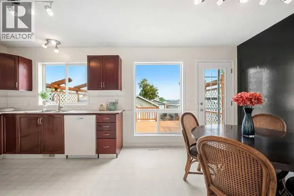 91 Hidden Crescent NW, Calgary, AB T3A5L4