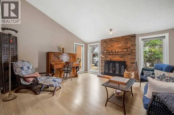 34 Cascade Place, Cochrane, AB T4C1G6